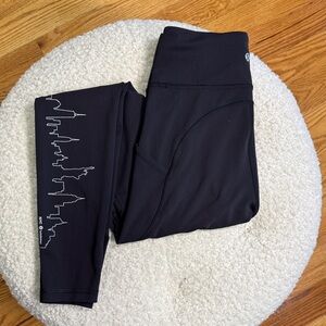 Lululemon Athletica Black Leggings with NYC Cityscape Design 31 inch length